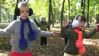Села птичка на ветку