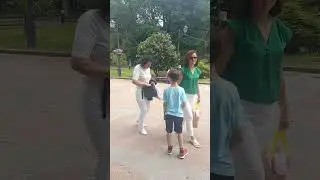 вуличні піснярі з піснею Скрябіна 