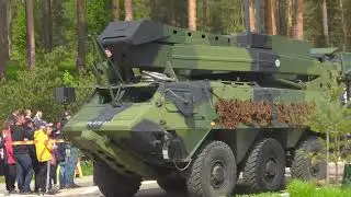 Puolustusvoimain lippujuhlan päivän valtakunnallinen paraati kalusto marssi Jyväskylä 4.6.2023