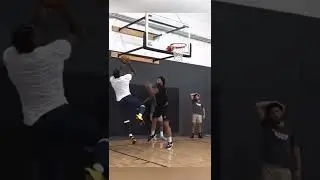 Eric Bledsoe with TOUGH finish 😳 