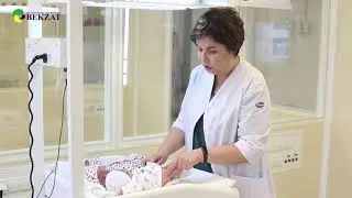 01 Как правильно одевать подгузник недоношенному и новорожденному ребёнку(рус)