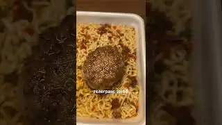 Лапша, котлета и салат из помидоров #еда, #обед, #работа