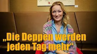 AUF DEM ROTEN STUHL | Monika Gruber 