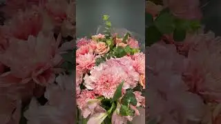 Сделайте обычный день особенным - подарите любимым цветы.
