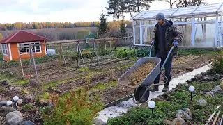 В деревне количество работы просто зашкаливает)