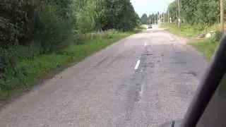 Мама с малышом на дороге