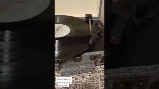 Sezen Aksunu qrammofonda dinlədik.