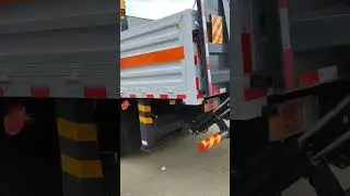 Isuzu GIGA cargo lorry truck mounted xcmg 5tons crane with 2T hydraulic tailgate #automobile #crane