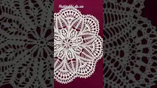 Очень нежная и красивая связанная крючком салфетка. Very soft and beautiful crocheted doily.
