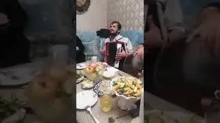 Х!ямма от души поёт.....