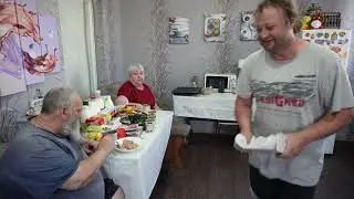 Отец вернулся домой и заказал продукты с доставкой для семьи показываем какие продукты он купил