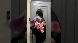 Қайрат Нұртас - Анасына гүл сыйлады❤🎉#рекомендации #tiktok