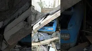 нашёл в заброшенных гаражах запорожец  