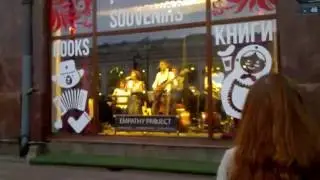 На Невском пр. всегда можно услышать неплохую живую музыку!