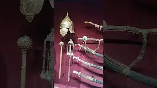 Коллекция оружия в дворце Топкапы в Стамбуле 