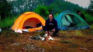CAMPING IN THE MOUNTAINS COVERED IN VERY COLD FOG
