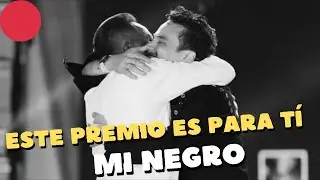 🥺Con voz entrecortada silvestre dedica Grammy a Omar Geles y familia