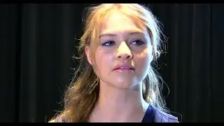 Grease: Vajèn van den Bosch zingt Hopelessly Devoted To You