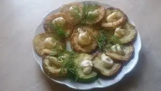 Кабачок с майонезом и чесноком.