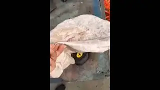 Похоже, что за рулём была обезьяна.