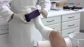 Synthetic plaster cast Application on the lower leg with foot support plate(FR)_BSNmedical