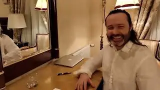 Чей это почерк в письмах любви Лео Льва? Есть ли у Лео помощница в женском обличье, пишущая от руки?