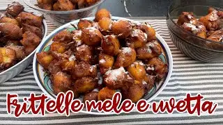 Frittelle mela e uvetta, Apple and raisin fritter.
