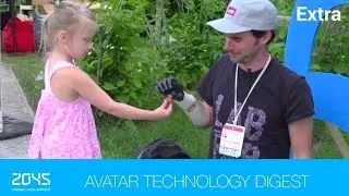 Nicolas Huchet demonstrates multifunctional elements for his bionic prosthetic hand