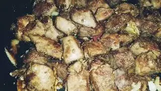 Печінка тушкована з цибулею і вершками # Печень тушёная с луком и сливками ☀️