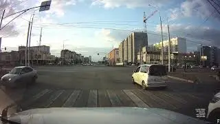 В любой непонятной ситуации рули на встречку