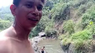 To survive in the waterfall to catch crabs