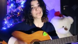 Новогодняя на гитаре. Девушка играет на гитаре. Last Christmas
