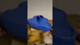 Yeezy Slide - Azure/Blue 