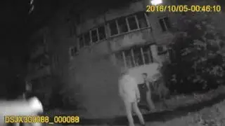 Столичні патрульні рятують сім'ю під час пожежі