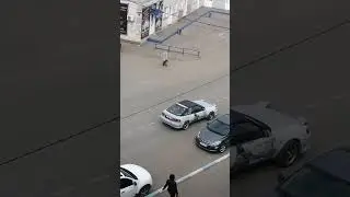 Вроде бы это Миата MX5, прикольная)