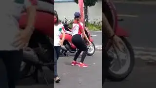 Virall!! video cewek dealer honda goyang tik tok ..semok banget😍