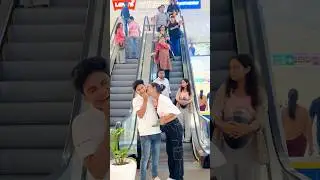 Kiss vapas ￼kar diya 🥰😅 #shorts #prankvideo #prankinindia #reactionvideo #vairlprank #escalator