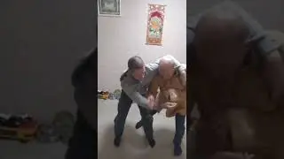 Освобождение от захвата за шею. Самооборона.
