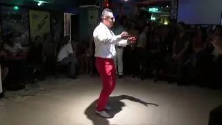 Federico “Boogaloo” bailando El Titere.