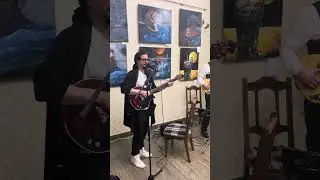 Артём Никитин на открытии выставки Ксении Павловой «Лабиринты снов». Краснодар, ноябрь 2023