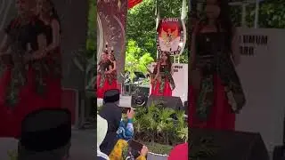 Tari Mandau Talawang #sanggarmeratuslestari #tarimandau #mandautalawang #taridayak