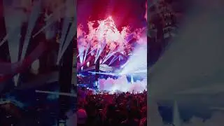 Playing my new song on Tomorrowland Mainstage 😍