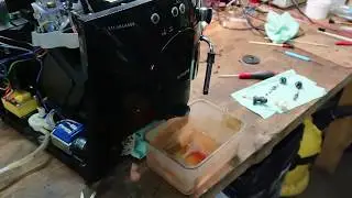 Bosch-Siemens много воды льет в  поддон (каплесборник).