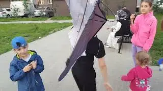 Поезд-змея, пос. Мирный и воздушный змей.