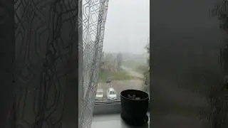 Гремит так, аж страшно ⛈️ ..          #лето #дождь #шортс
