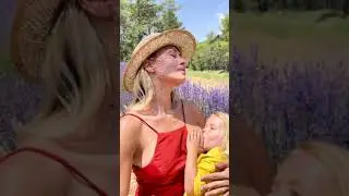 Hot mom breastfeeding 😍
