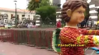 Preparación Atrio de la Catedral de Ambato. Bendición de las Flores las Frutas y el Pan.