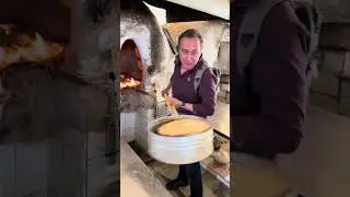 Как достают лепешки из тандыра