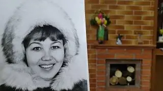 Галя показывает свои фотографии.