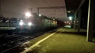 2ЭС4К-136 Проезжает станцию "Новая Охта" |Санкт-Петербург